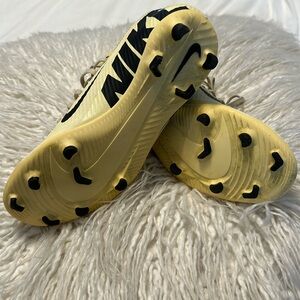 Nike Jr. Mercurial Superfly 9 Club
Kids' Multi-Ground High-Top Soccer Cleats